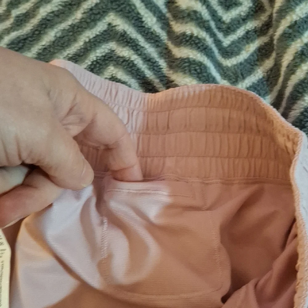 Lululemon Shake It Out High-Rise 2.5” Shorts Pink Pear XL - Picture 5 of 12